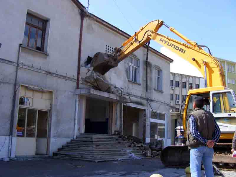 Yarım asırlık Söke Belediye Binası tarih oldu