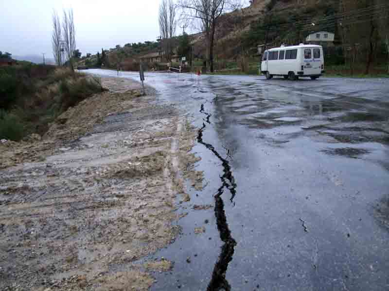 Dikkat! Bu yol sırat köprüsünden farksız hale geldi