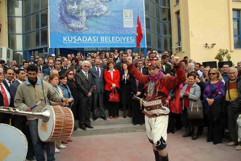 Kuşadası CHPde kutlama şöleni