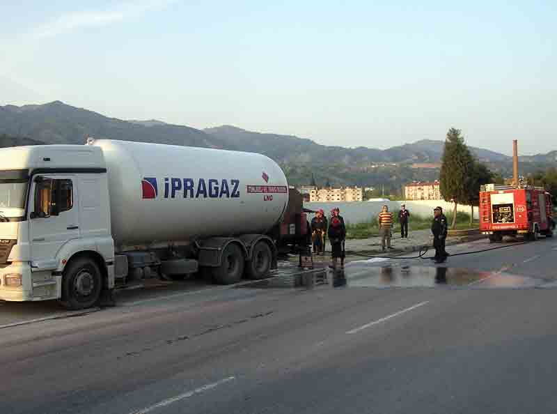 Kaçak yapan tanker korkuttu