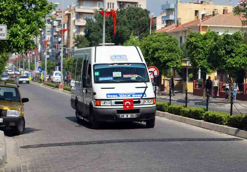 Aydında teröre bayraklı protesto