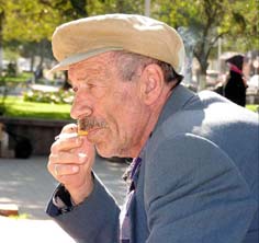 Türkiye'de sigaradan çok, sigara ile mücadeleye para harcanıyor