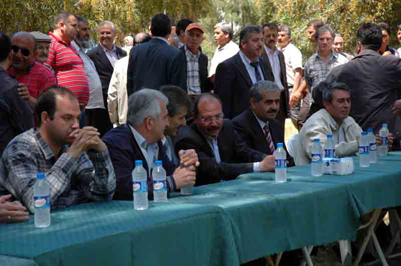 Hadimlilerden etli pilav günü ve bahar şenliği