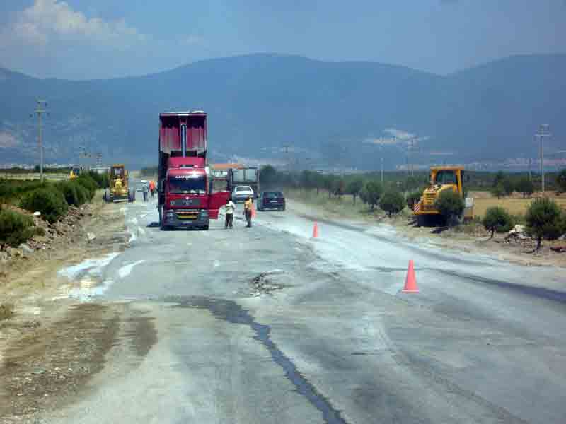 Didim yolları yine yama ile geçiştirildi