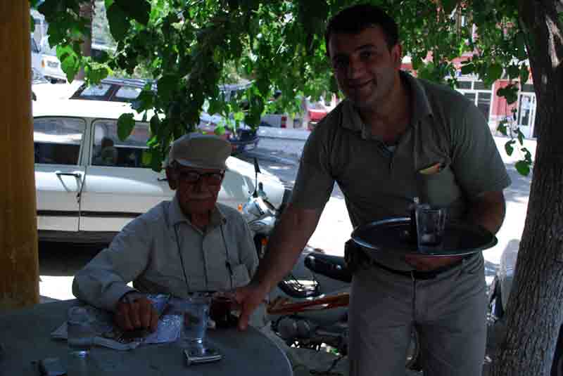 Bağarasında bir bardak