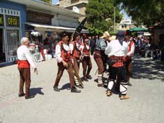 Yabancı Halk Dansları Topluluğu'nun gösterisi beğeni topladı