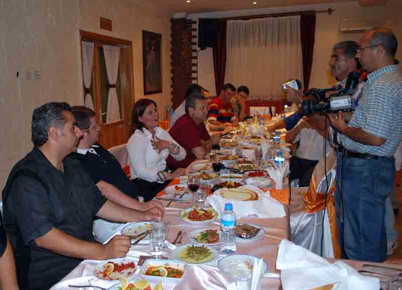 Aydın Belediyesinin ilk bayan başkanı, basınla yüz yüze gelip yüz günün