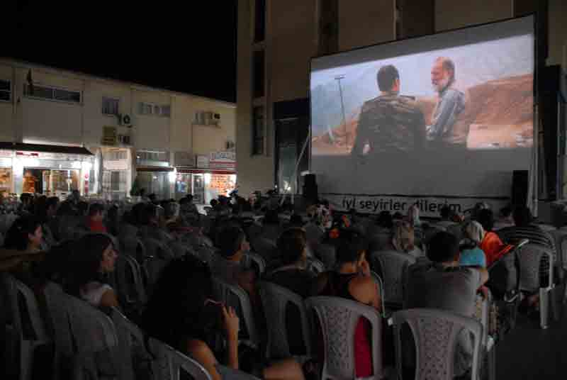 Kuşadası Belediyesinden ücretsiz sinema günleri