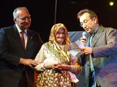 “Bam Teli” Hanife Teyzeyi Selanik’e götürmek istiyor