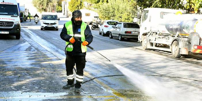 KUŞADASI BELEDİYESİ’NDEN KADINLAR DENİZİ MAHALLESİ’NDE DETAYLI TEMİZLİK ÇALIŞMASI