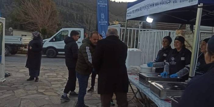 SÖKE AK PARTİ'NİN PAYLAŞIMI ORTAYA ÇIKARDI.. İFTAR ÇADIRINA KATILIM AZ !