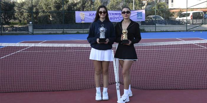 KUŞADASI’NDA RAKETLER KADINLAR GÜNÜ İÇİN KORTA ÇIKTI