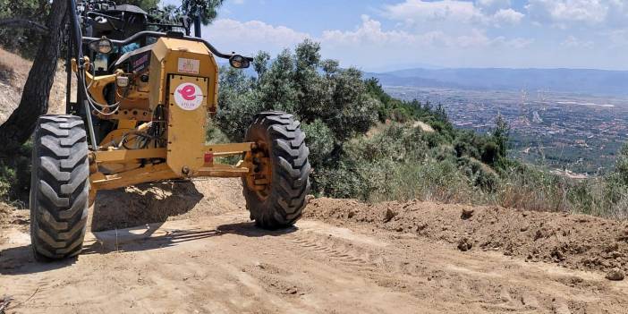 KIRSAL MAHALLELERDE YOL TEMİZLİK VE TESVİYE ATAĞI