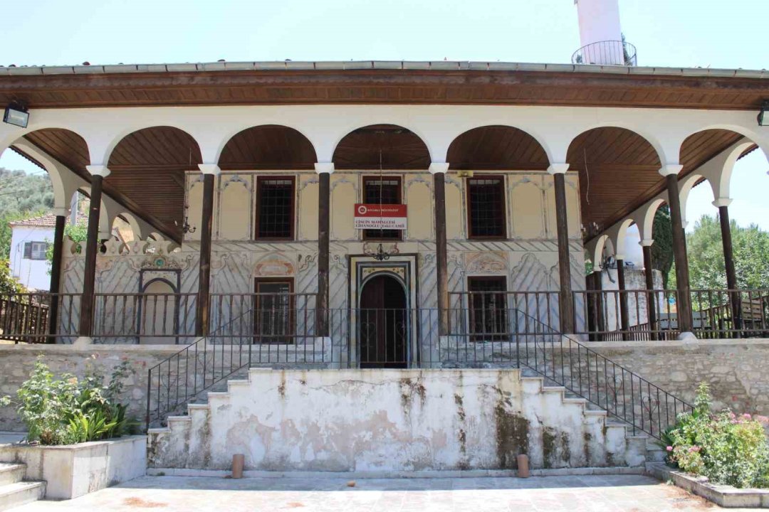 Koçarlı’da tarihe tanıklık eden Cihanoğlu Camii, 239 yıldır ayakta