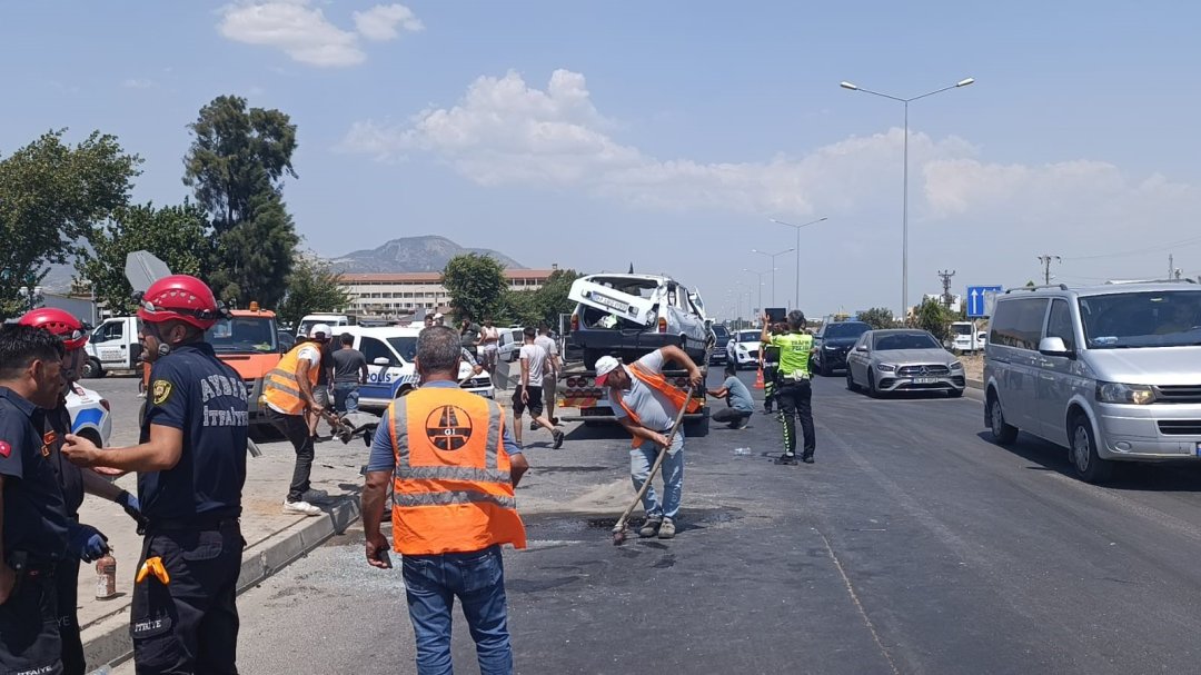 Söke’deki kazada otomobil yan yattı, polis tırın peşinde