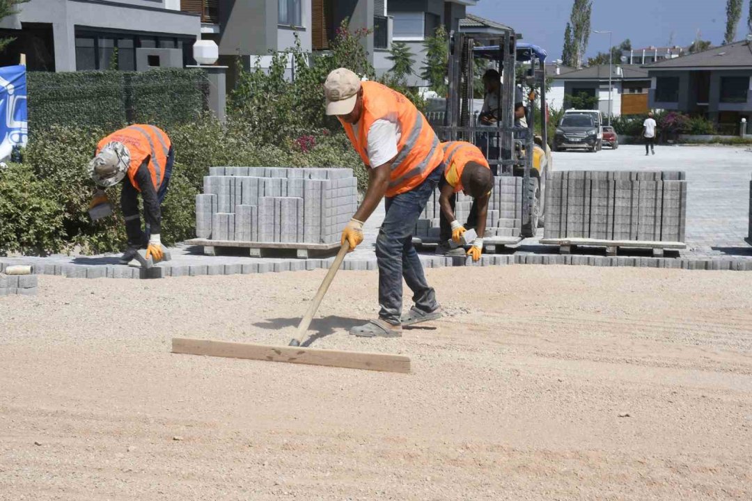 Kuşadası Belediyesi’nin Güzelçamlı Mahallesi’ndeki çalışmaları hız kesmiyor