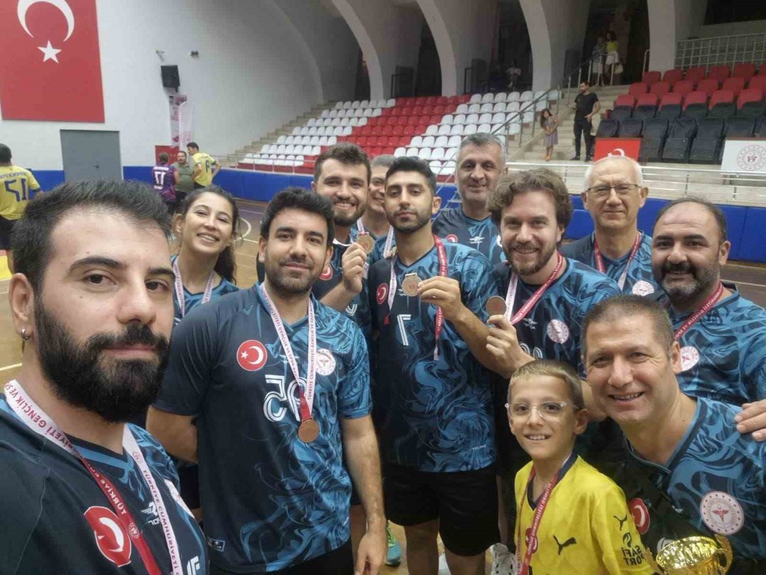 Aydın İl Sağlık Müdürlüğü voleybol turnuvasında 3’üncü oldu