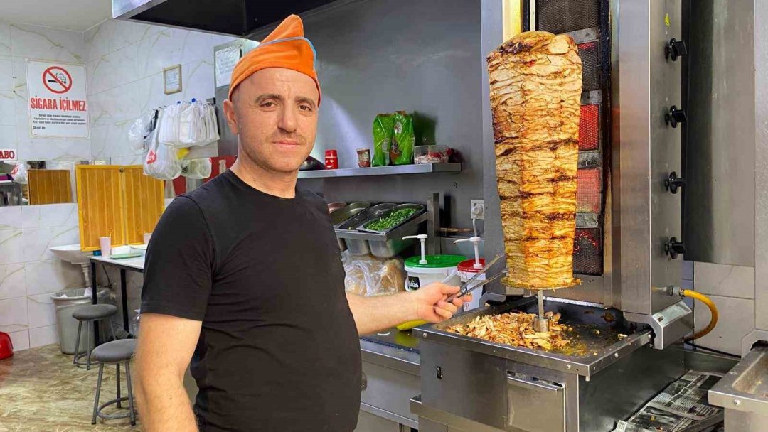 Aydın’da kavurucu sıcakta döner ustalarının zorlu mesaisi