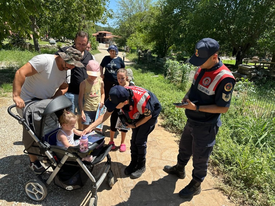 Jandarmadan antik kentte orman yangını bilgilendirmesi