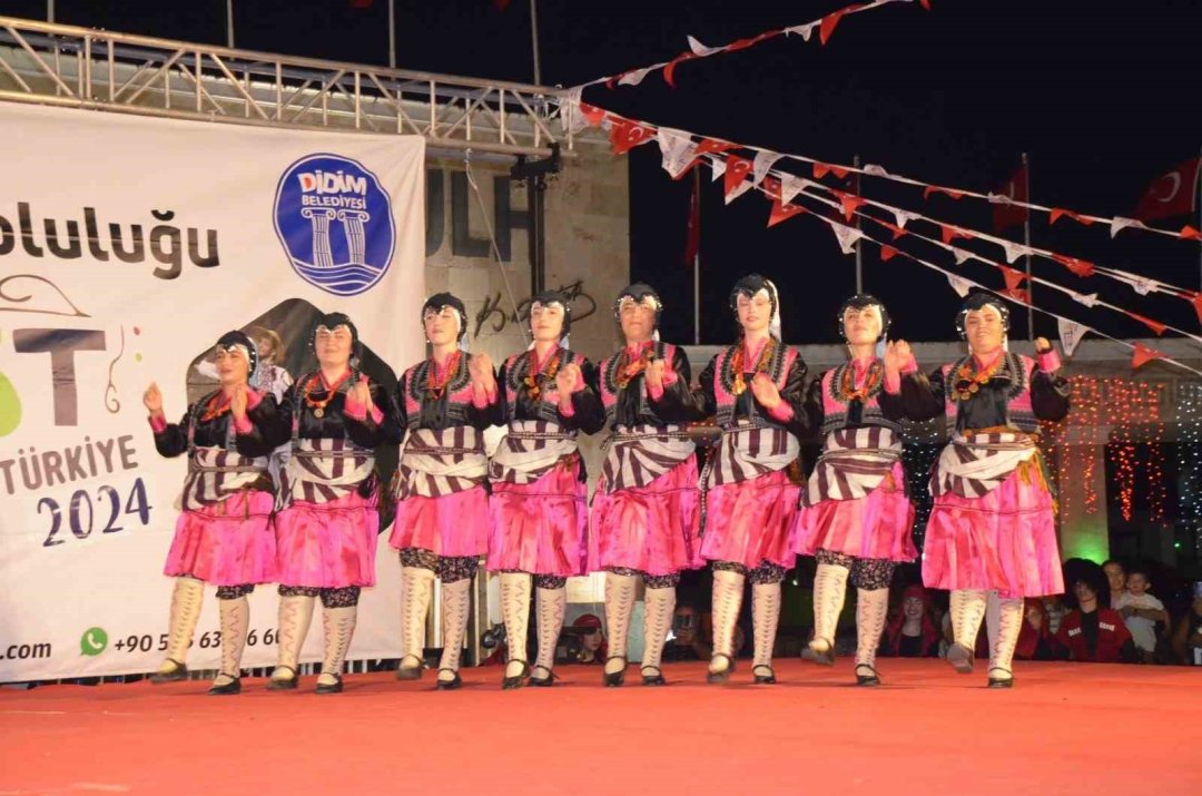 Didim’de halk dansları festivali