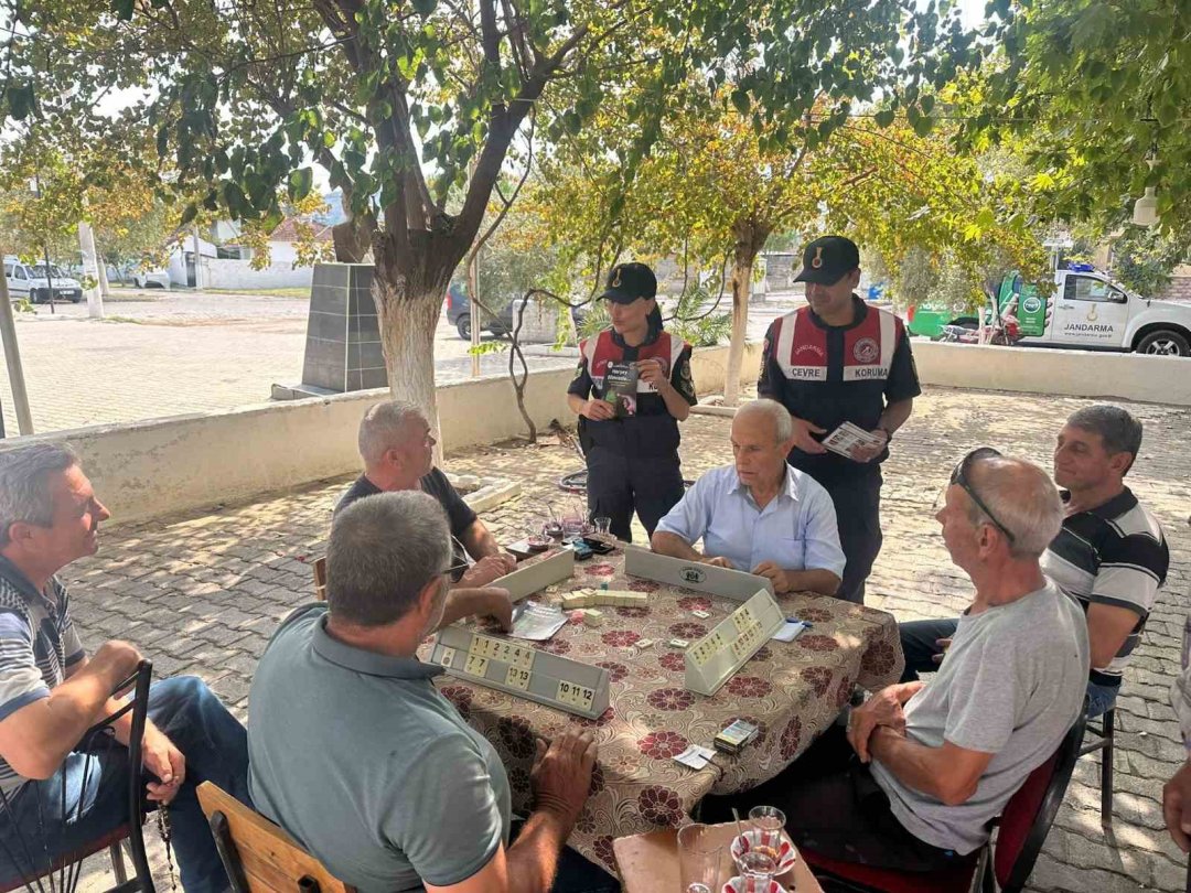 Kuşadası’nda vatandaşlara Jandarmadan bilgilendirme