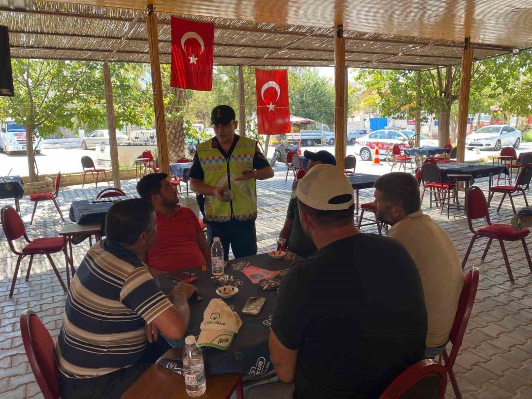 Jandarma trafik timleri vatandaşları bilgilendirdi