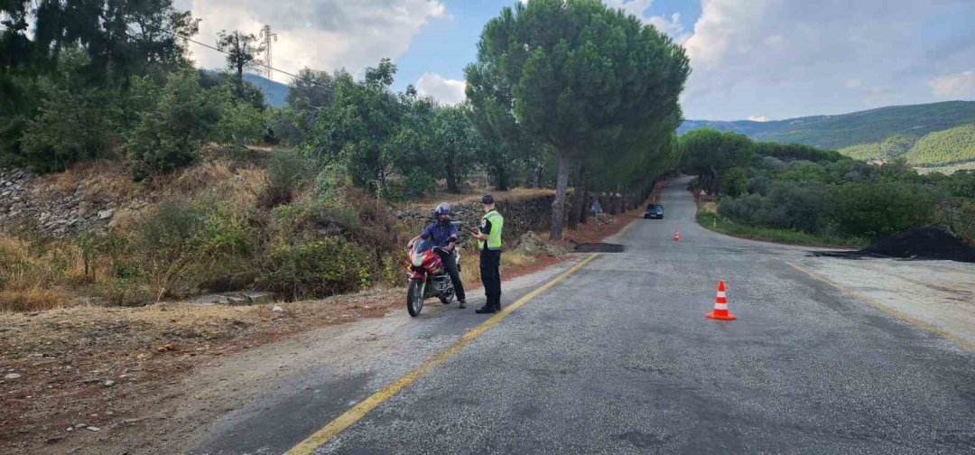 Jandarma trafik timleri vatandaşları bilgilendirdi