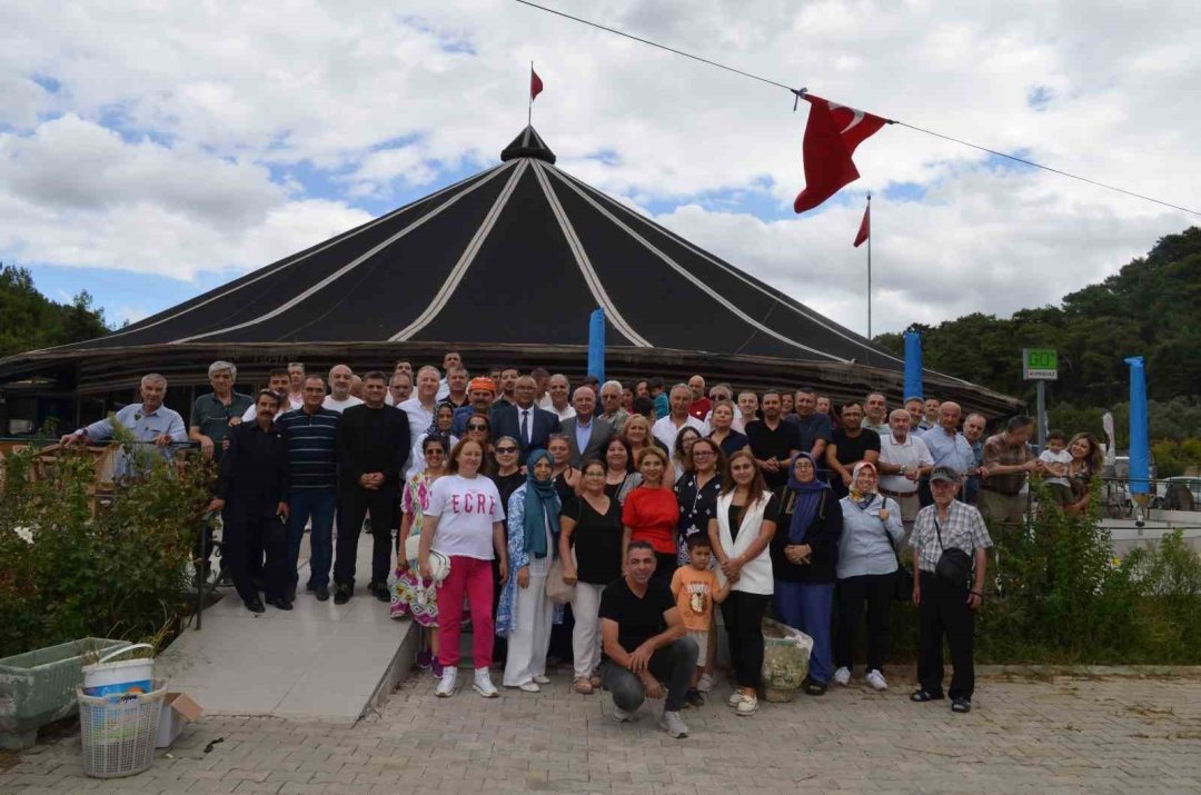 İzmir’deki Aydınlılar ‘Keşkek’ gününde bir araya geldi