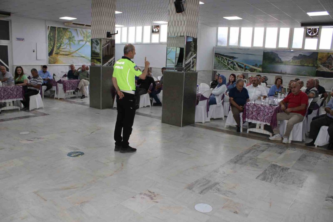 Aydın’da servis şoförleri ve rehber personellere trafik eğitimi