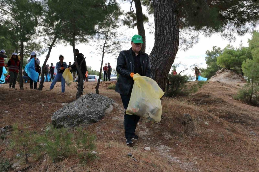 Kavşit Yaylası’nda ormanlar çöpten arındırıldı