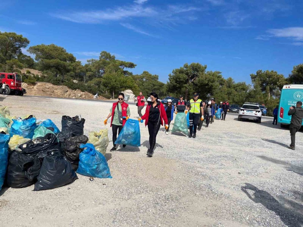 Kavşit Yaylası’nda ormanlar çöpten arındırıldı