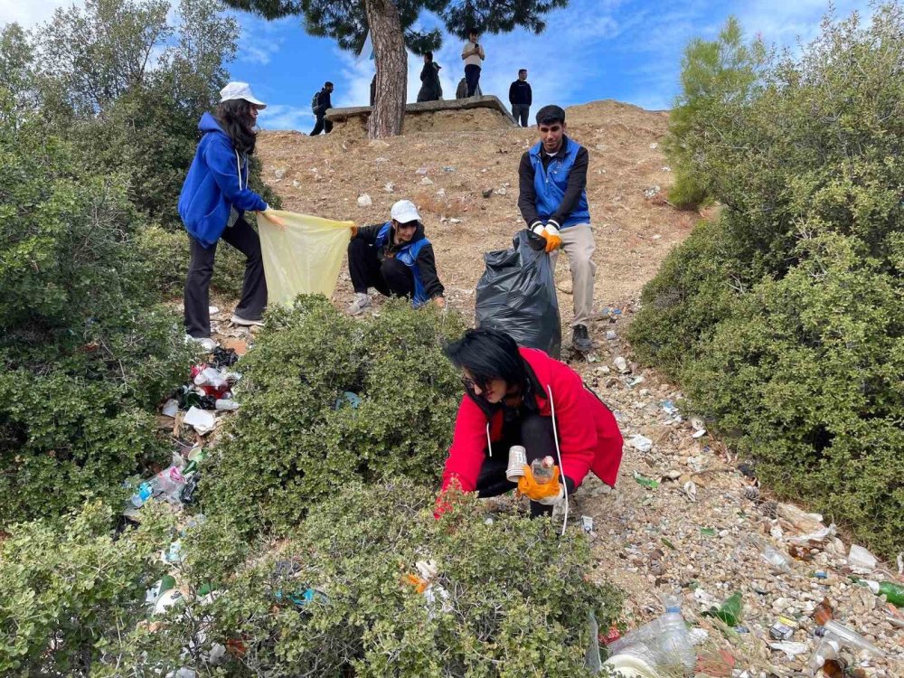 Kavşit Yaylası’nda ormanlar çöpten arındırıldı