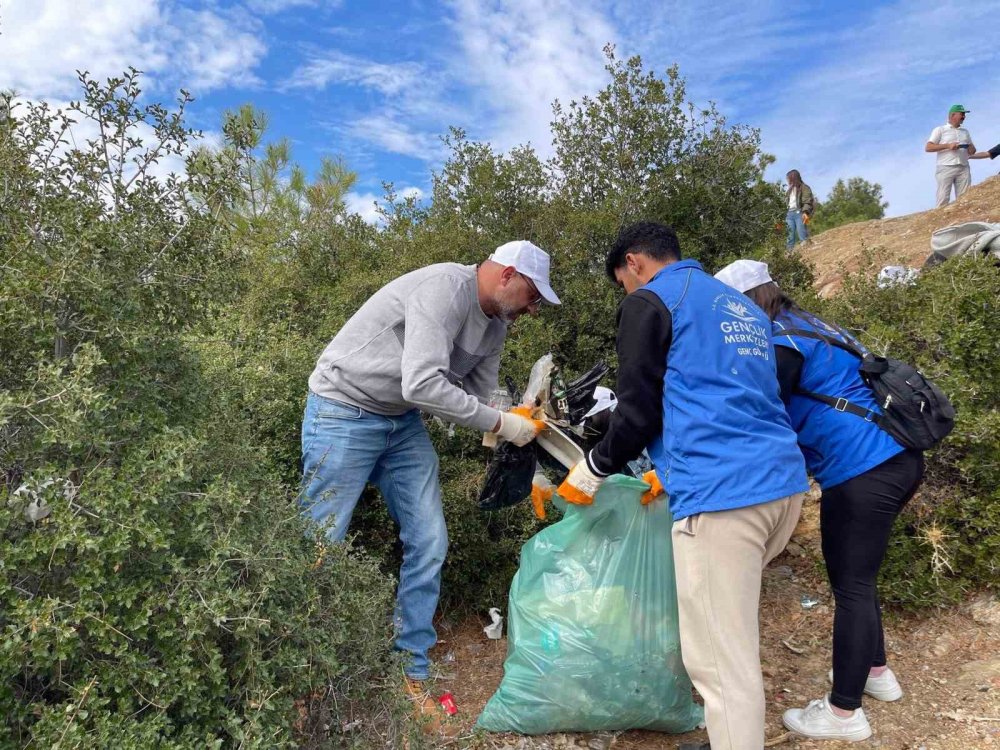 Kavşit Yaylası’nda ormanlar çöpten arındırıldı