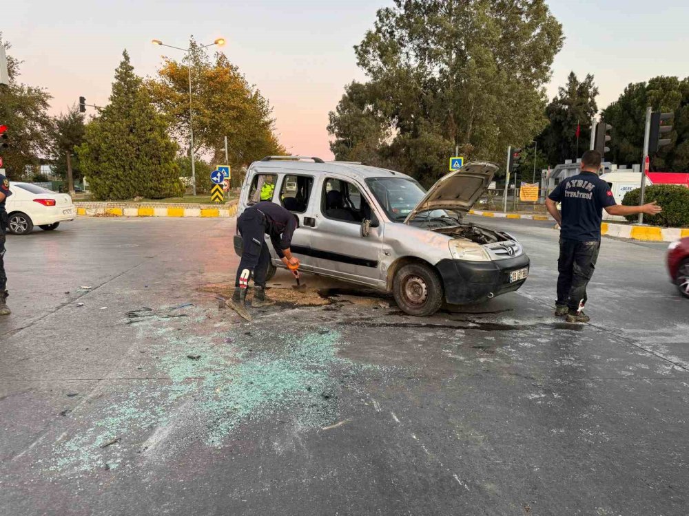 Hafif ticari araç takla attı: 3 yaralı