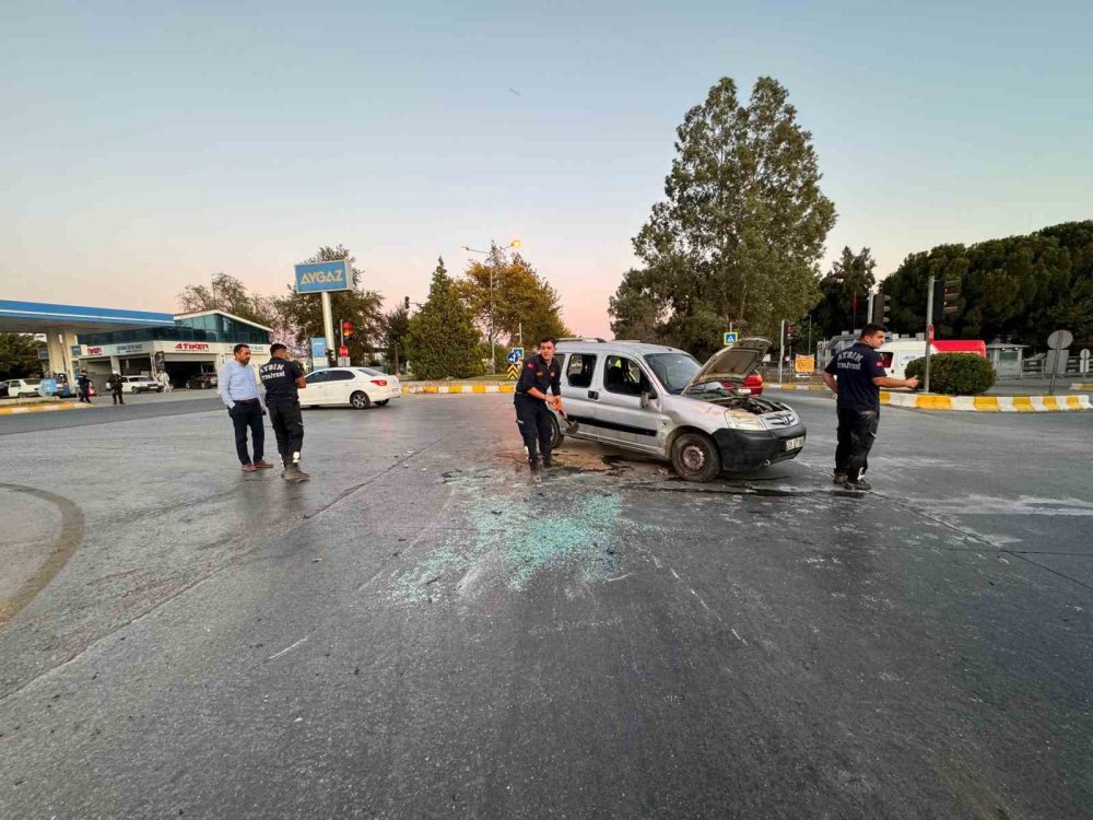 Hafif ticari araç takla attı: 3 yaralı