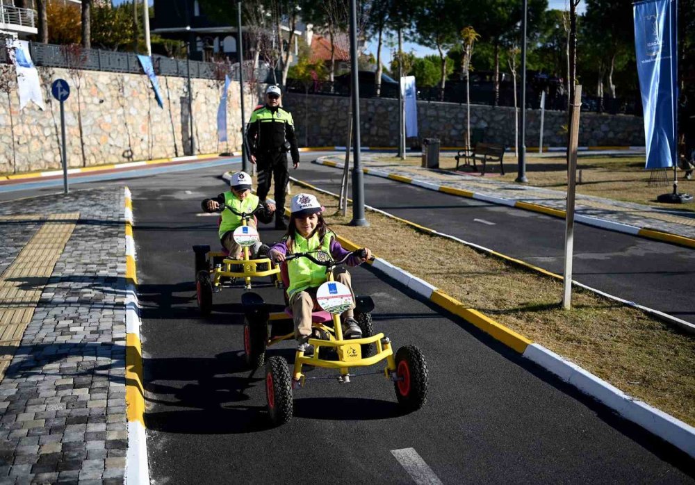 Kuşadası’nda trafik ve eğitim parkı ilk misafirlerini ağırladı