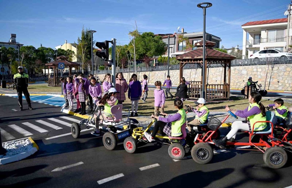 Kuşadası’nda trafik ve eğitim parkı ilk misafirlerini ağırladı