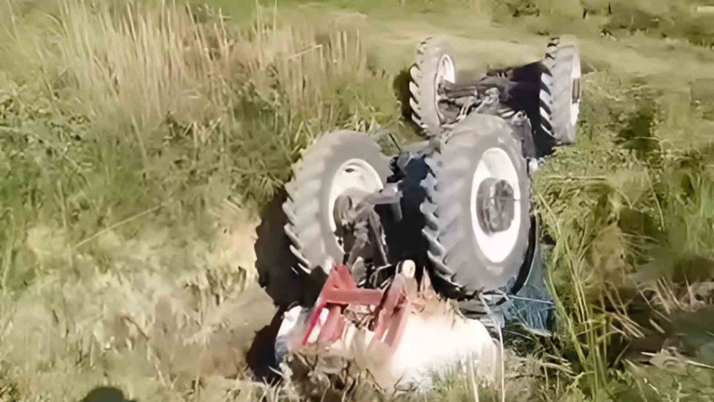 Söke’de traktör sulama kanalına düştü