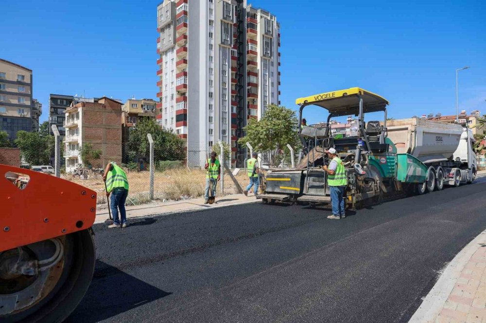 Efeler’de Sıcak Asfalt Çalışmaları Sürüyor