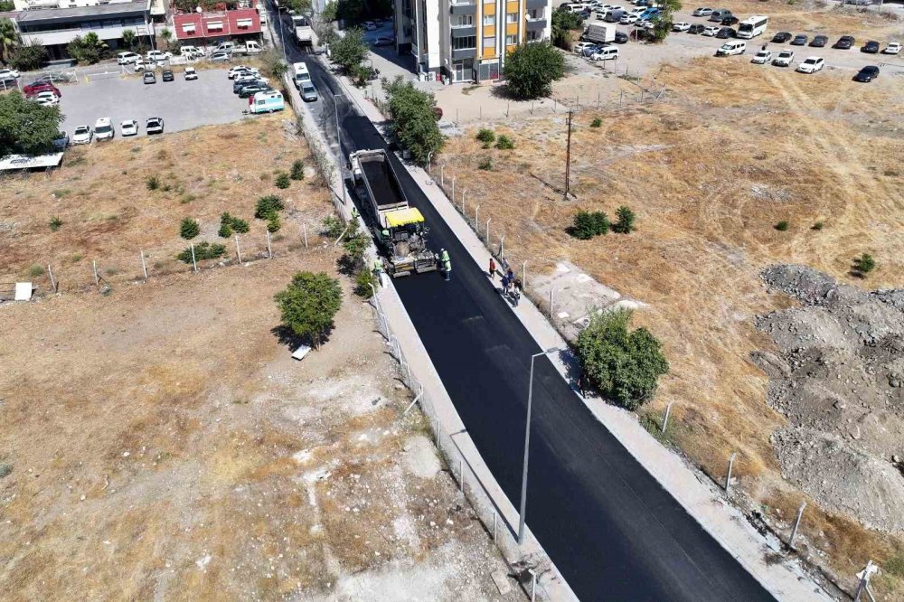 Efeler’de Sıcak Asfalt Çalışmaları Sürüyor