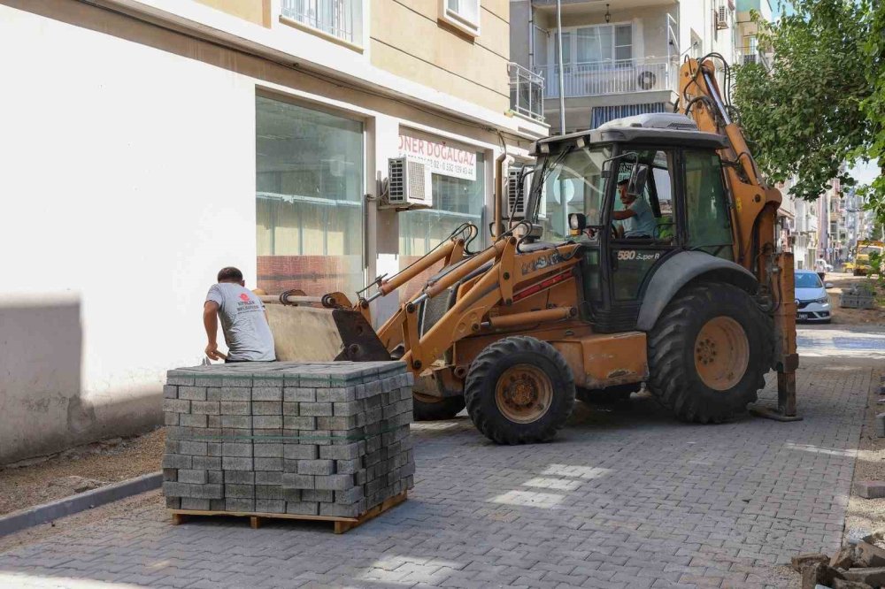 Efeler Belediyesi Yol Yenileme Çalışmalarını Sürdürüyor