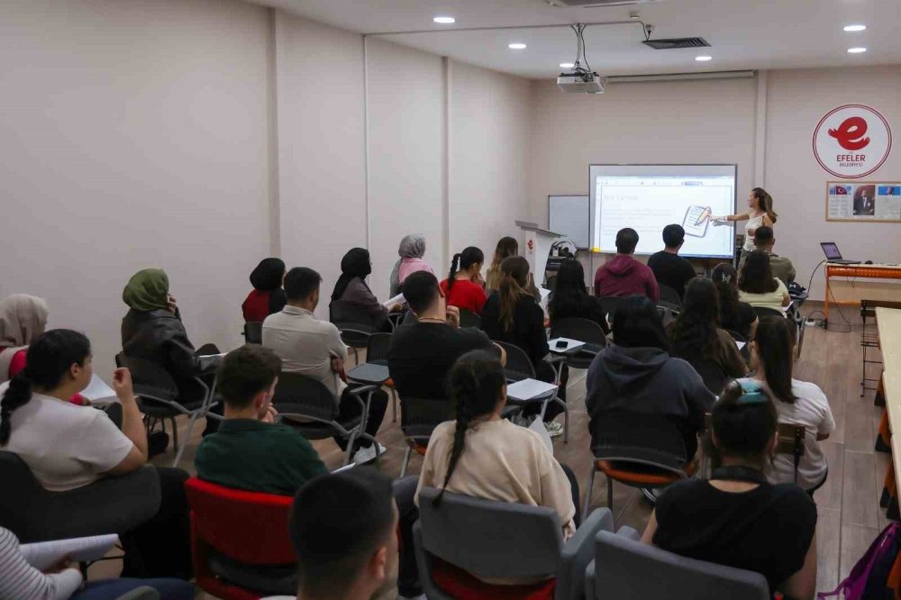 Efeler Belediyesi’nden Gençlere Sınav Yolculuğunda Rehberlik Desteği
