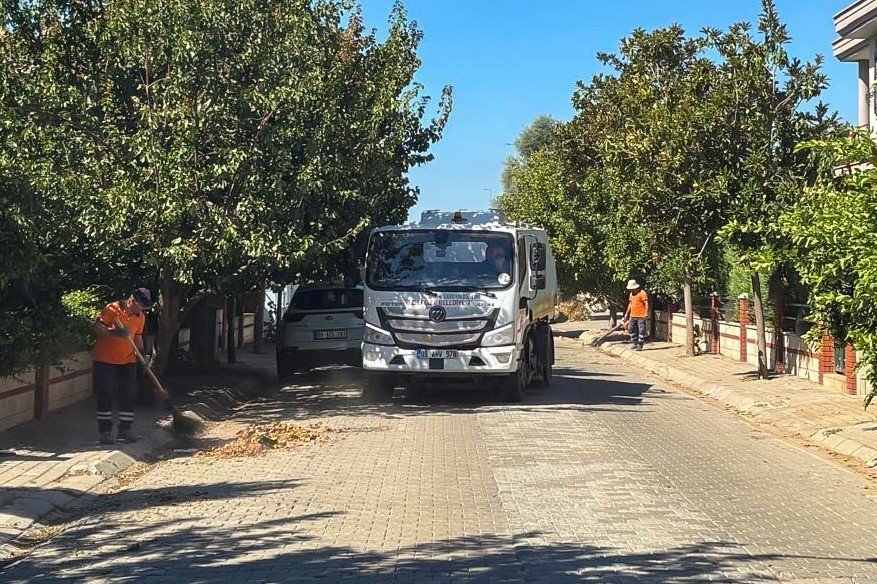 Efeler’de Temizlik Mesaisi Sürüyor