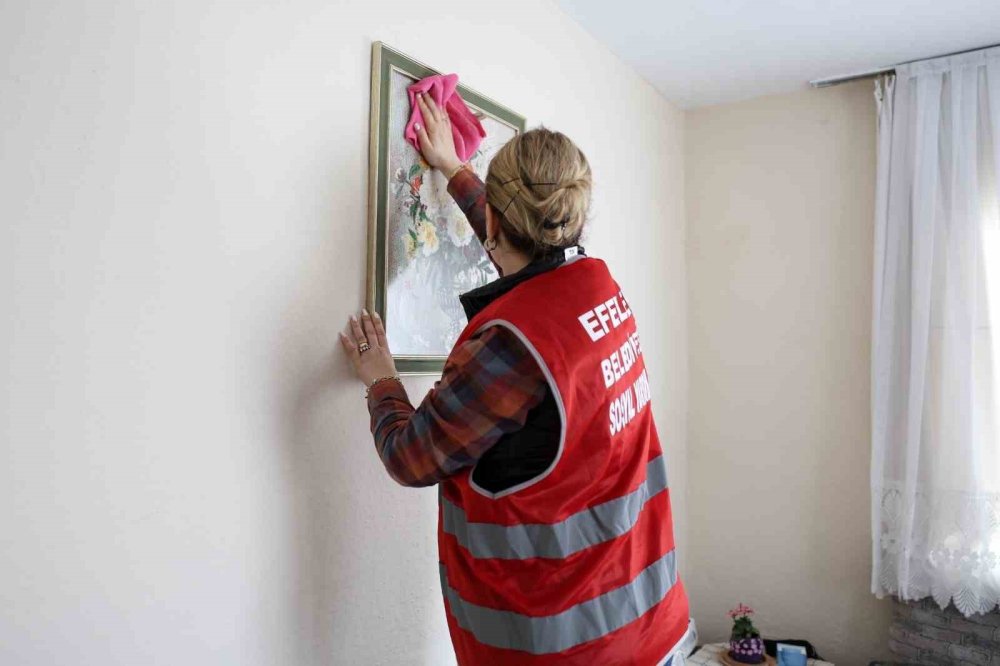 Efeler Evde Bakım Hizmetleri Yüreklere Dokunuyor