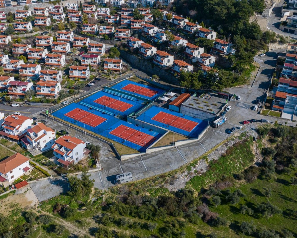 Kuşadası’nda Cumhuriyet Kupası İçin 86 Raket Korta Çıktı