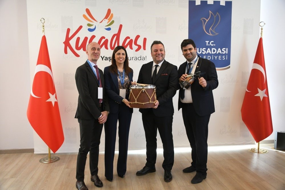 Kuşadası’nda Cumhuriyetin 102’üncü Yılı Kardeş Şehirlerin Dostluk Buluşması İle Taçlandı